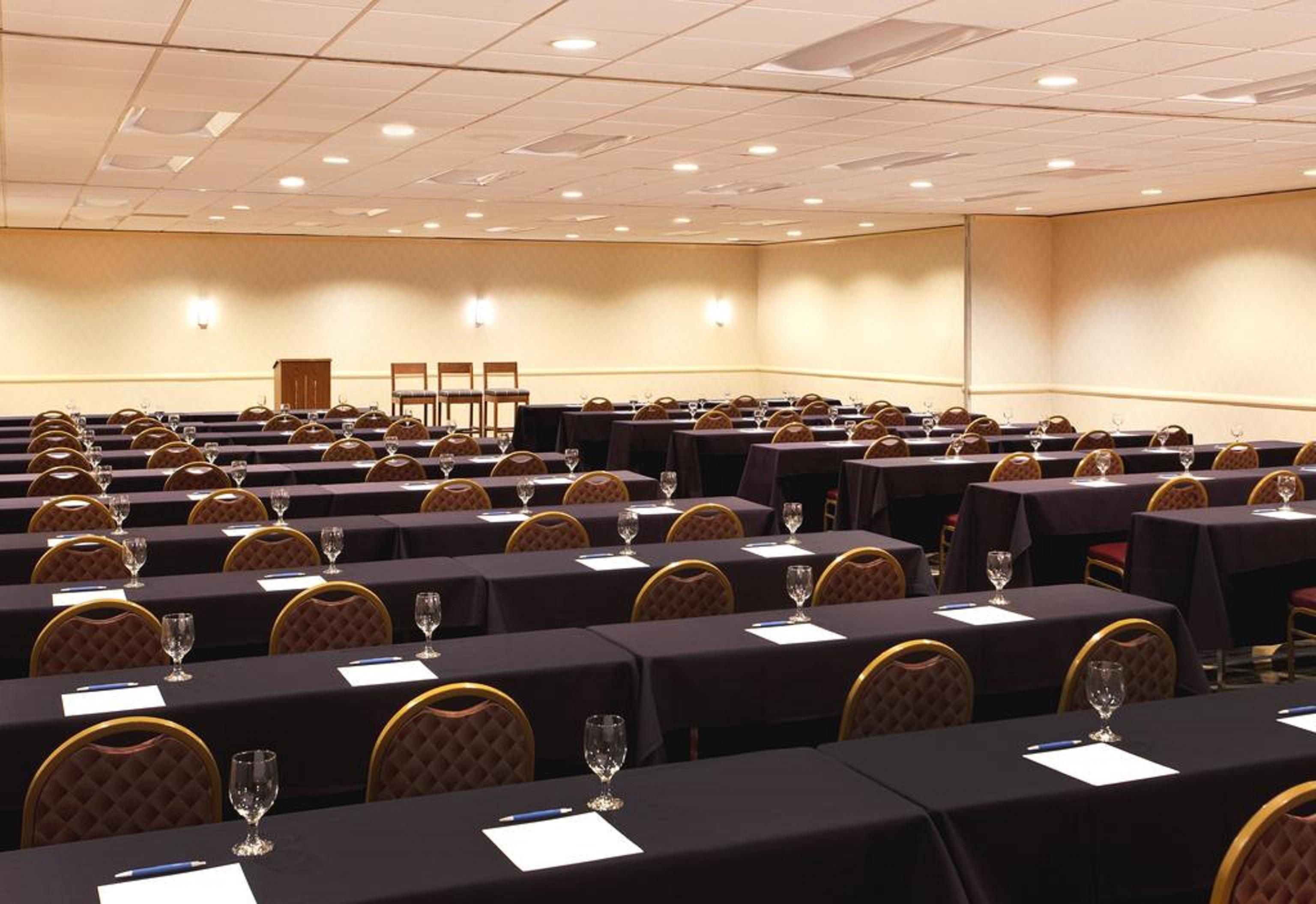 Four Points By Sheraton Cleveland Airport Negocio foto